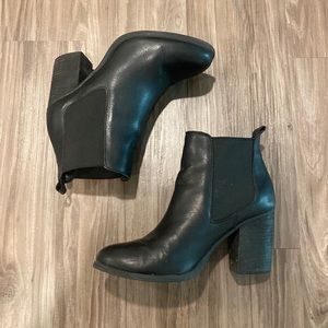 Black Steve Madden leather heeled booties